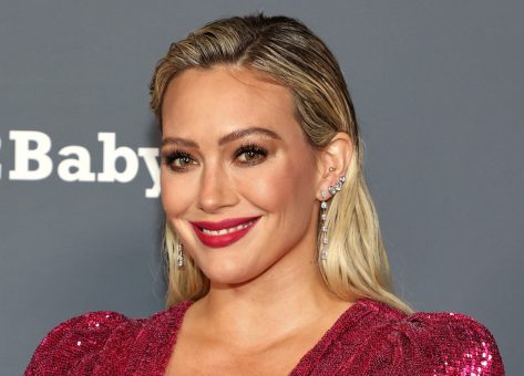 Hilary Duff in Bathing Suit “Couldn’t Leave” Friend