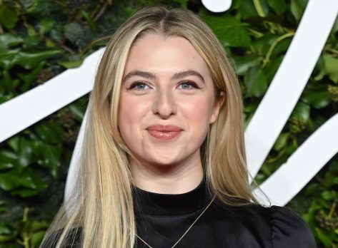 Anaïs Gallagher in Bathing Suit Wishes for “Holiday”