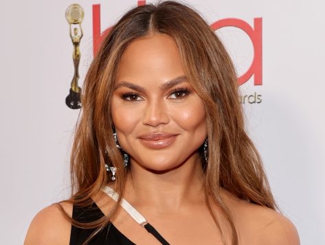 Chrissy Teigen in Bathing Suit is “Gorgeous” 