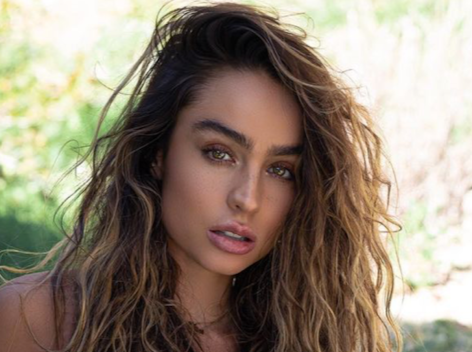Sommer Ray in Bathing Suit is at the “Car Wash”