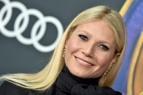 Gwyneth Paltrow in Bathing Suit Does “7-Day Reset”