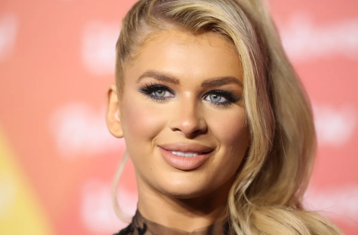 Liberty Poole in Bathing Suit Enjoys “Golden Hour” — Celebwell