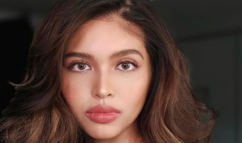 Maine Mendoza in Bathing Suit is “Flexing Happiness”
