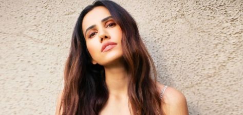 Sonnalli Seygall in Bathing Suit is “Sun-Kissed”