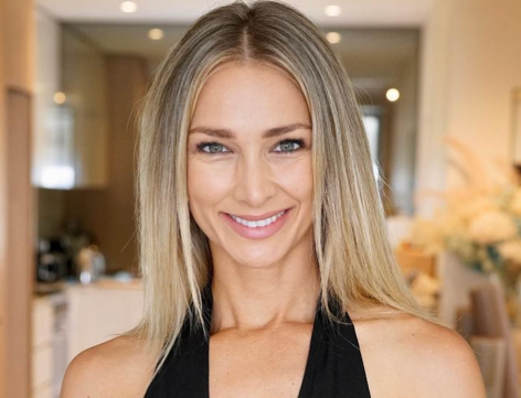 Anna Heinrich in Bathing Suit is “Feeling Lucky”