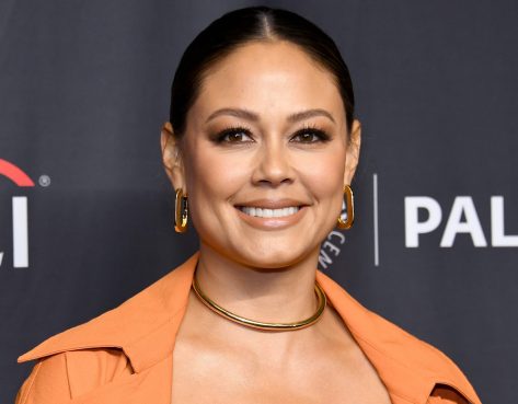 Vanessa Lachey in Bathing Suit Says “Hawai’i = Home”