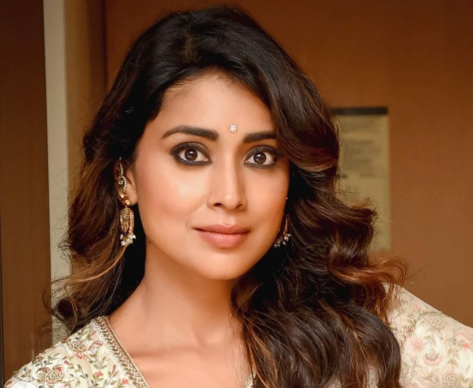 Shriya Saran in Bikini Shows Off “Lovely Set of Curves