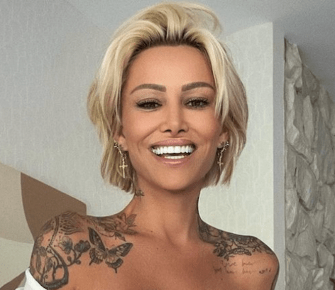 Selling Sunset's Tina Louise in Bathing Suit Says "Cheers"