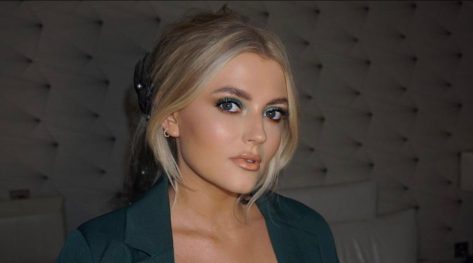 Lucy Fallon in Bathing Suit Says "Ur Sweet"
