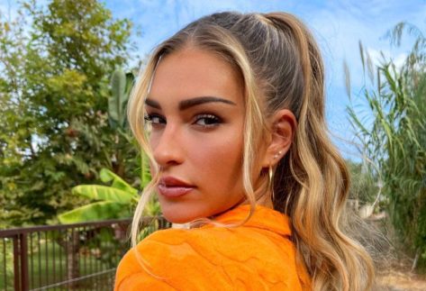 Zara McDermott in Bathing Suit Talks “Bloat”