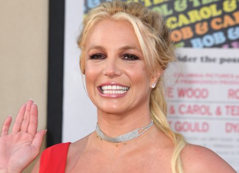 Britney Spears in Bathing Suit Says "Life is Good"