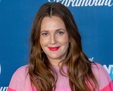 Drew Barrymore in Bathing Suit Says "Feel the Heat"