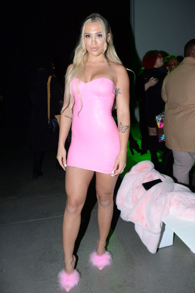 Tammy Hembrow proudly displays her perky posterior in a hot pink