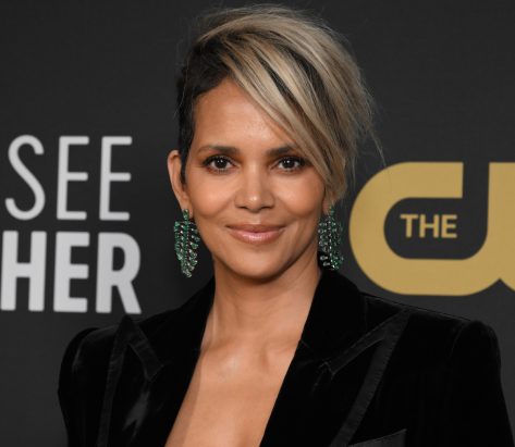 Halle Berry in Bathing Suit is "Back in My Happy Place"