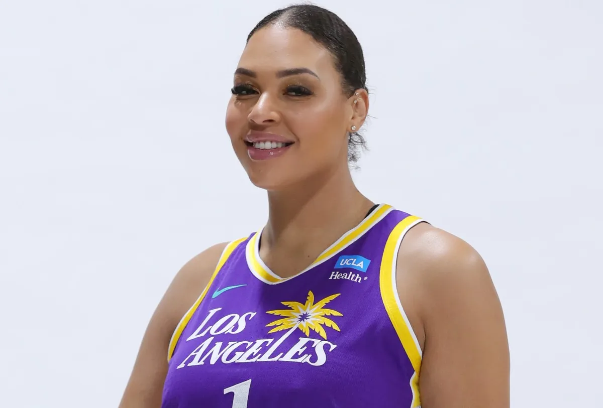 WNBA Star Liz Cambage in Bathing Suit Shares a Rare Selfie — Celebwell