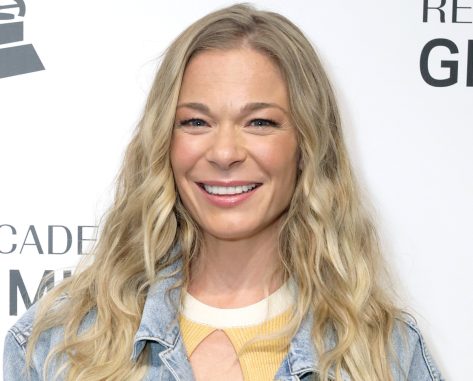 LeAnn Rimes in Bathing Suit is in "Vacation Mode"