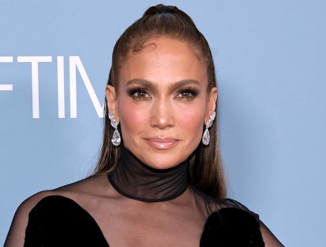 Jennifer Lopez Affleck in Bathing Suit Says "Hi"