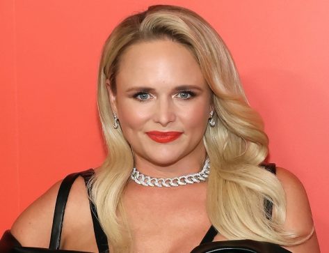 Miranda Lambert in Bathing Suit Says "Thanks for the Memories"