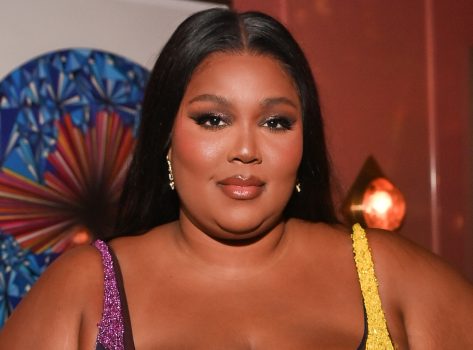 Lizzo in Bathing Suit is "Pretty"