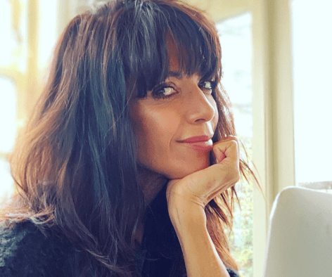 Jenny Powell in Bathing Suit Has "Beach Vibes"