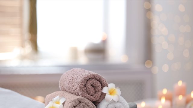 Beautiful,Spa,Composition,On,Massage,Table,In,Wellness,Center