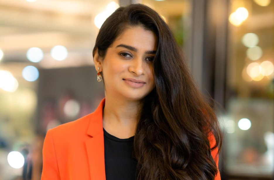 Jamoat transportida rus qizlari ishtirokidagi porno videolar Rus pornosi: Kavkazlik erkak rus ayolini yolladi.