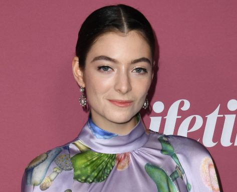 Lorde in Bathing Suit Has "Oceanic Feeling" in New Video