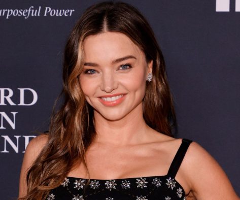 Miranda Kerr in Bathing Suit Says "Happy Sun Day Sunshine"