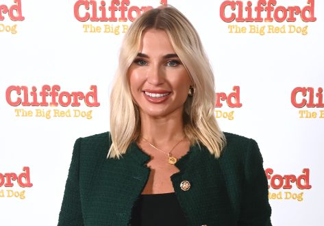 Billie Faiers in Bathing Suit is “Holidaying With My Bestie”