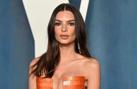 Emily Ratajkowski in Bathing Suit Cuts Her Own Hair