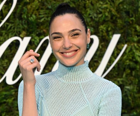 Gal Gadot in Bathing Suit is "Sunshine"