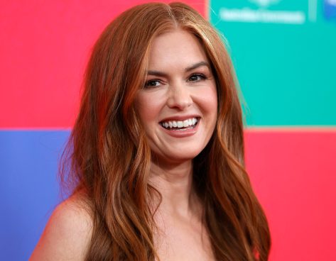 Isla Fisher in Bathing Suit is "Poolside"