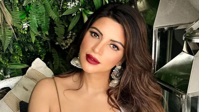 Shama sikander crop