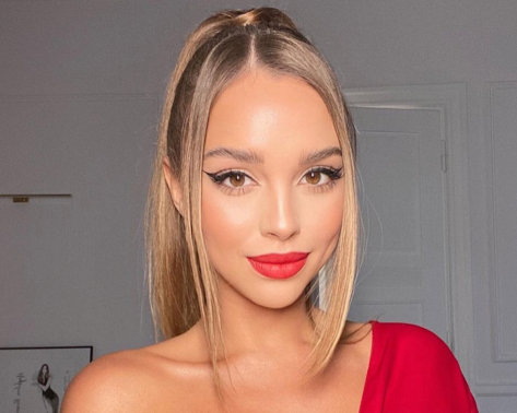 Veronica Bielik in Bathing Suit Shares a Poolside Photo