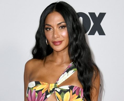 Nicole Scherzinger in Bathing Suit Says “Worry Less. Paddle More.”