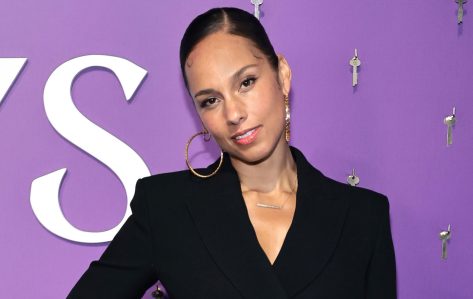 Alicia Keys in Bathing Suit Says “I Love This Song”