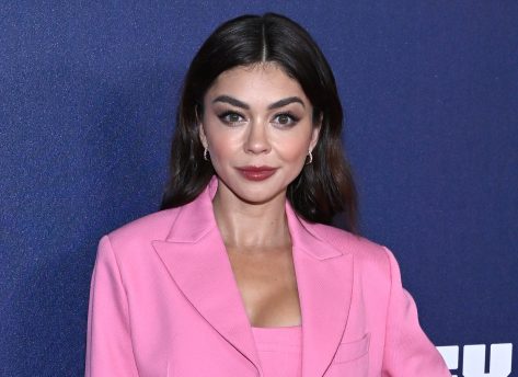Sarah Hyland in Bathing Suit Says “You’re the Best”
