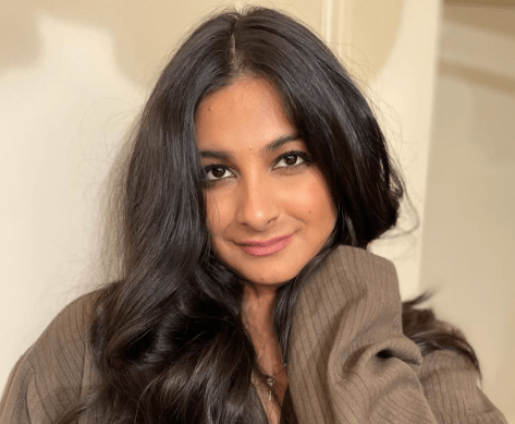 Rhea Kapoor in Bathing Suit Has a "Good Light Emergency"