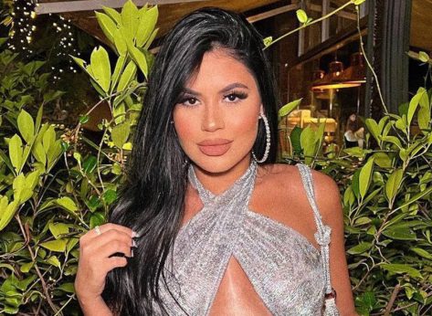 La Dura in Bathing Suit is a “Cute Thing” 