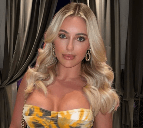 Amber Turner in Bathing Suit is “Reminiscing”