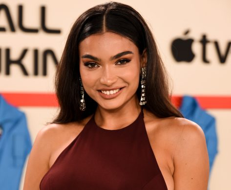 Kelly Gale in Bathing Suit is “Drop Dead Gorgeous”