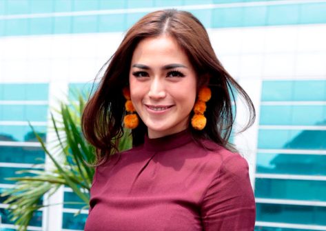 Jessica Iskandar in Bathing Suit Enjoys a “Very Special Moment”