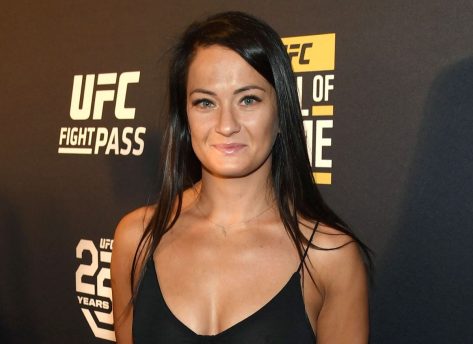 Karolina Kowalkiewicz in Bathing Suit is “Sending You a Little Warmth”