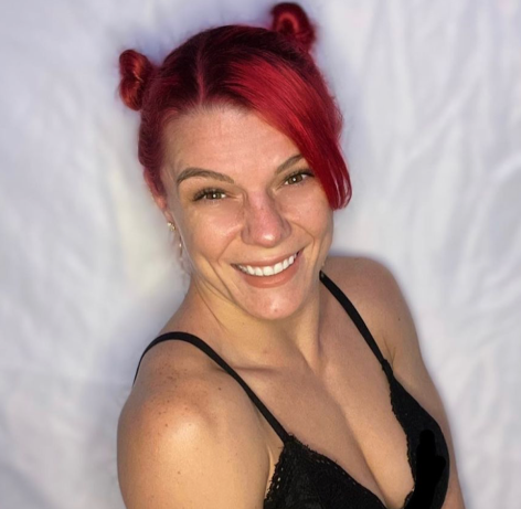 Gillian Robertson in Bathing Suit Looks for "Pirate Things"