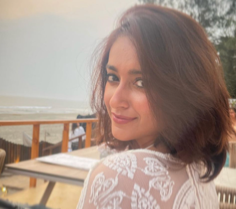 Ileana D'Cruz in Bathing Suit Misses the "Pristine Blue Water"