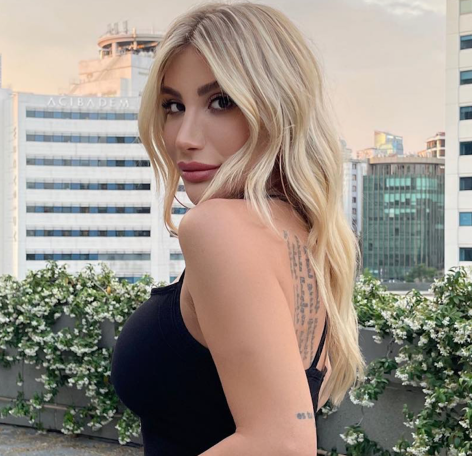 İrem Derici in Bathing Suit Comments on “My Beauty”