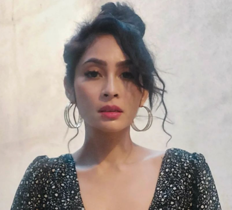 Sunanda Wong in Bathing Suit Shares “Last of the Lot”