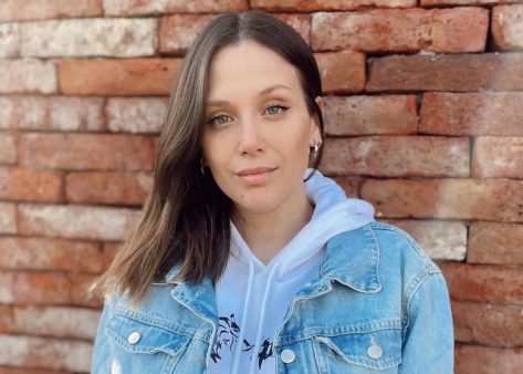 Barbie Vélez in Bathing Suit Has Her “Holidays”