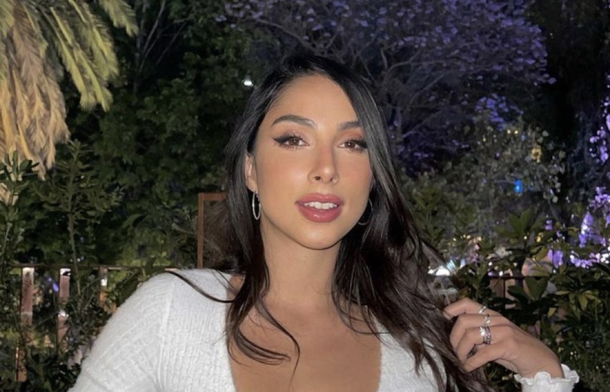 María Chacón in Bathing Suit is “Off Duty”