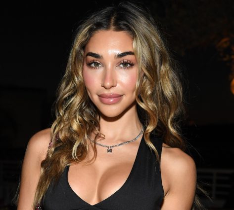 Chantel Jeffries in Bathing Suit Shares “Simple Epicurean Philosophy”